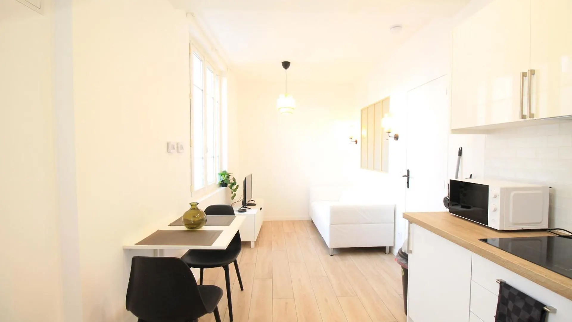 Disponible - Appartement Entier - Matelas Emma - Rer B Laplace, 5Mn Paris - 2 Pers - Parking Rue Gratuit - Tout Equipe - Rdc - 1 Arcueil France
