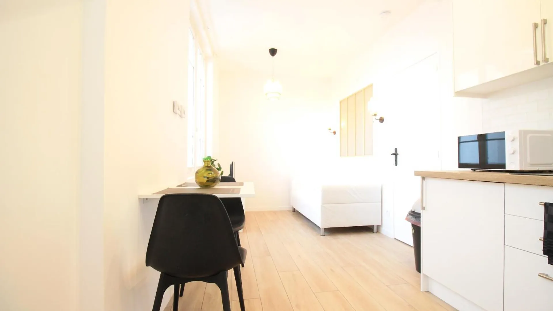 Disponible - Appartement Entier - Matelas Emma - Rer B Laplace, 5Mn Paris - 2 Pers - Parking Rue Gratuit - Tout Equipe - Rdc - 1 Arcueil 0*,  France
