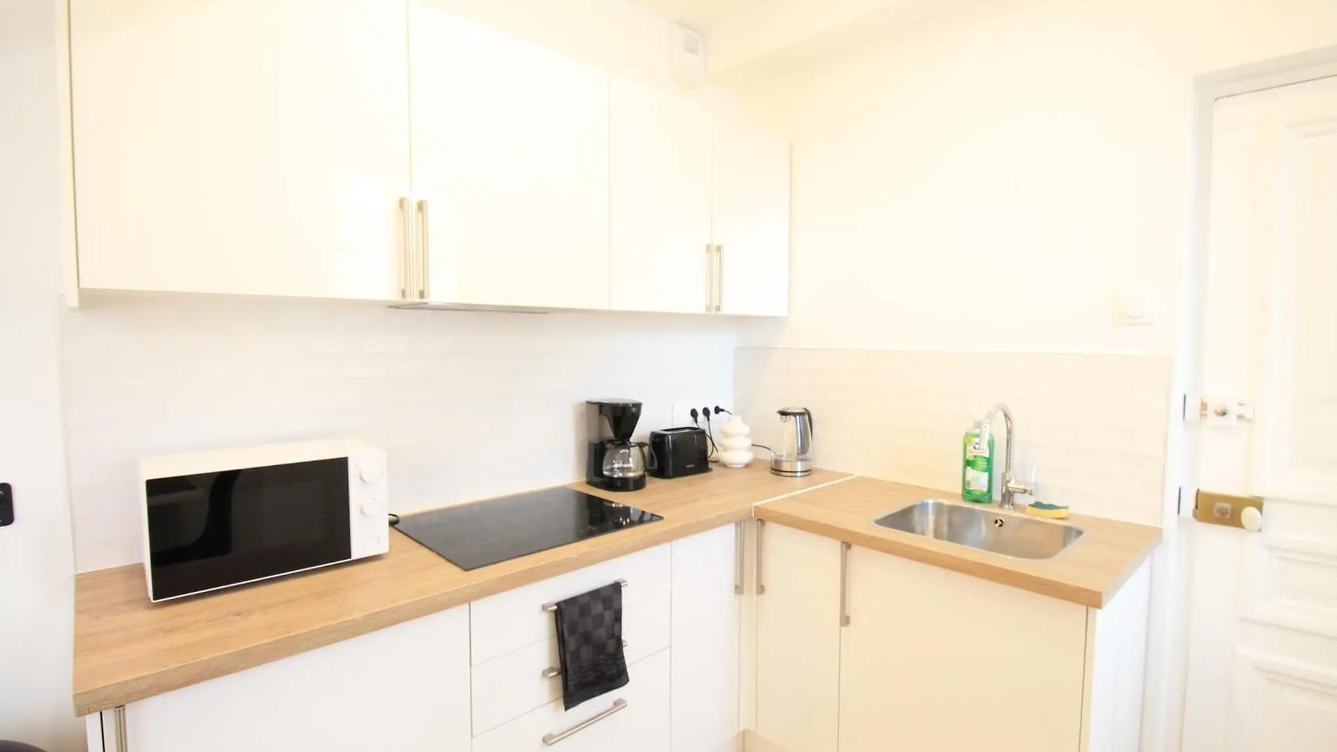 Disponible - Appartement Entier - Matelas Emma - Rer B Laplace, 5Mn Paris - 2 Pers - Parking Rue Gratuit - Tout Equipe - Rdc - 1 Arcueil Apartment