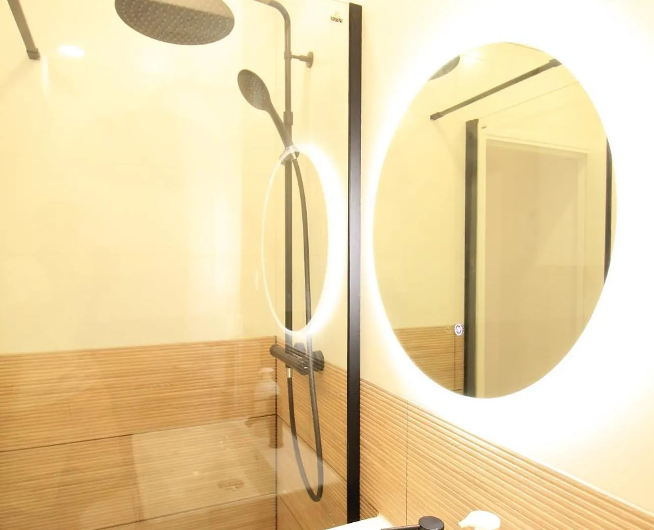 Disponible - Appartement Entier - Matelas Emma - Rer B Laplace, 5Mn Paris - 2 Pers - Parking Rue Gratuit - Tout Equipe - Rdc - 1 Arcueil