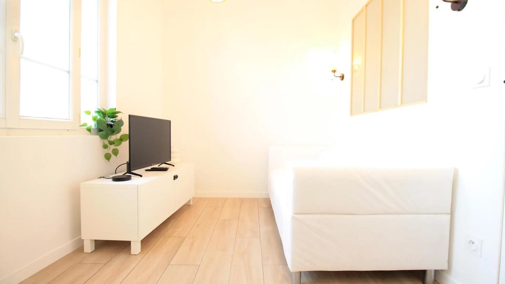 Disponible - Appartement Entier - Matelas Emma - Rer B Laplace, 5Mn Paris - 2 Pers - Parking Rue Gratuit - Tout Equipe - Rdc - 1 Arcueil Apartment